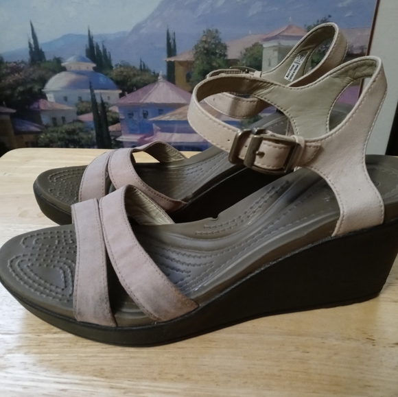 π‘π‘ CROCS FASHIONABLE SANDALS π’π’A FABULOUS GIFT π GIVING. - Picture 8 of 15